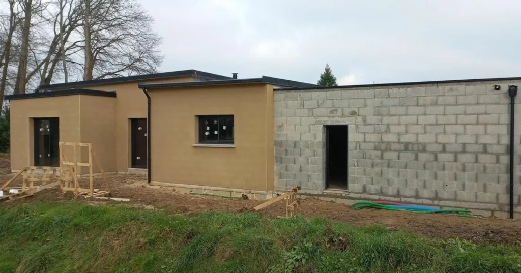 Neology Constructeur De Maison Lamballe Un Joli Plain Pied En Cours D Enduit